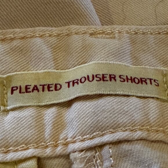 Like new! Levis' Premium Pleated Trouser High Waist Shorts in Pale Pink Size 27 - Picture 7 of 13